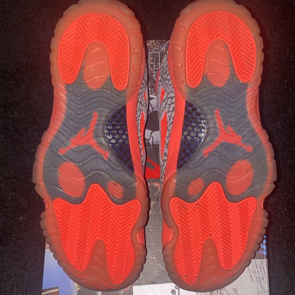 Jordan 11 retro low IE Flash Crimson Sz.10.5m. Original box. Crimson/cement gray - Picture 6 of 8